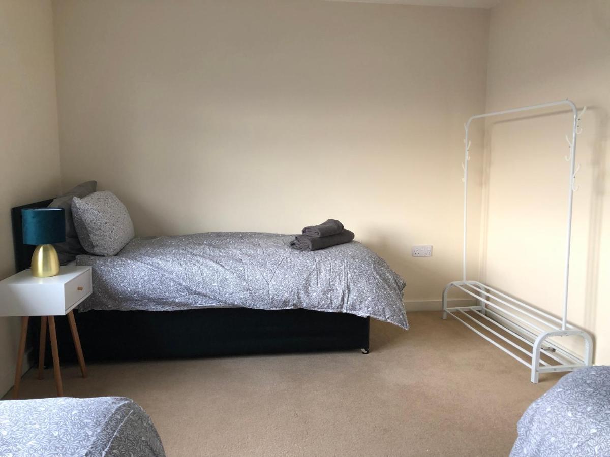 Bray House - Perfect For Large Groups Villa Wolverhampton Bagian luar foto